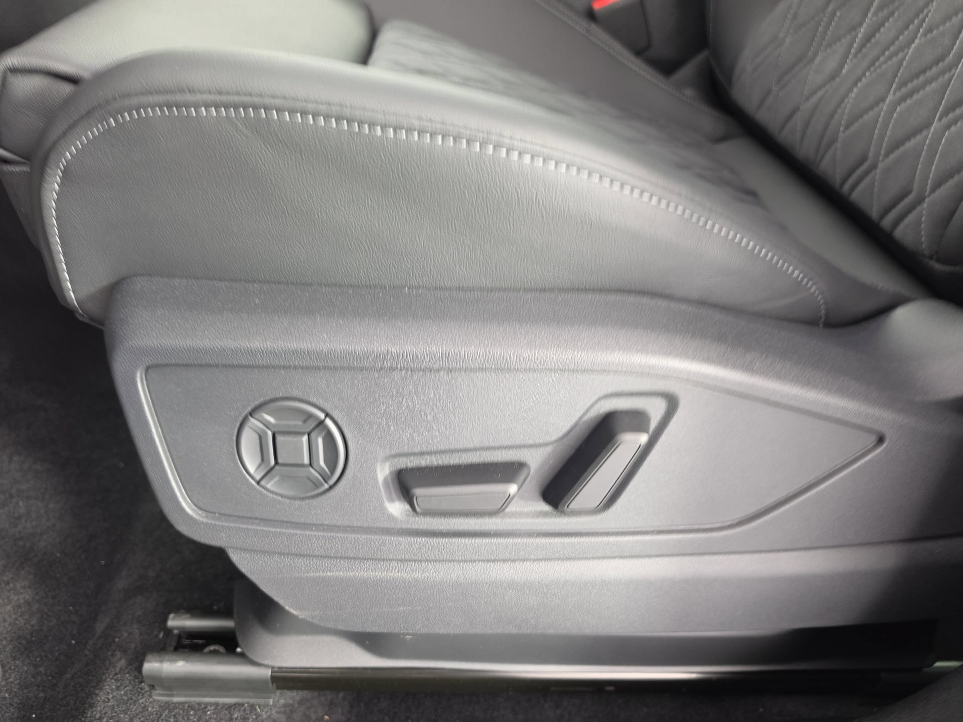 New 2026 Audi SQ5 Premium Plus AWD/4WD image 13