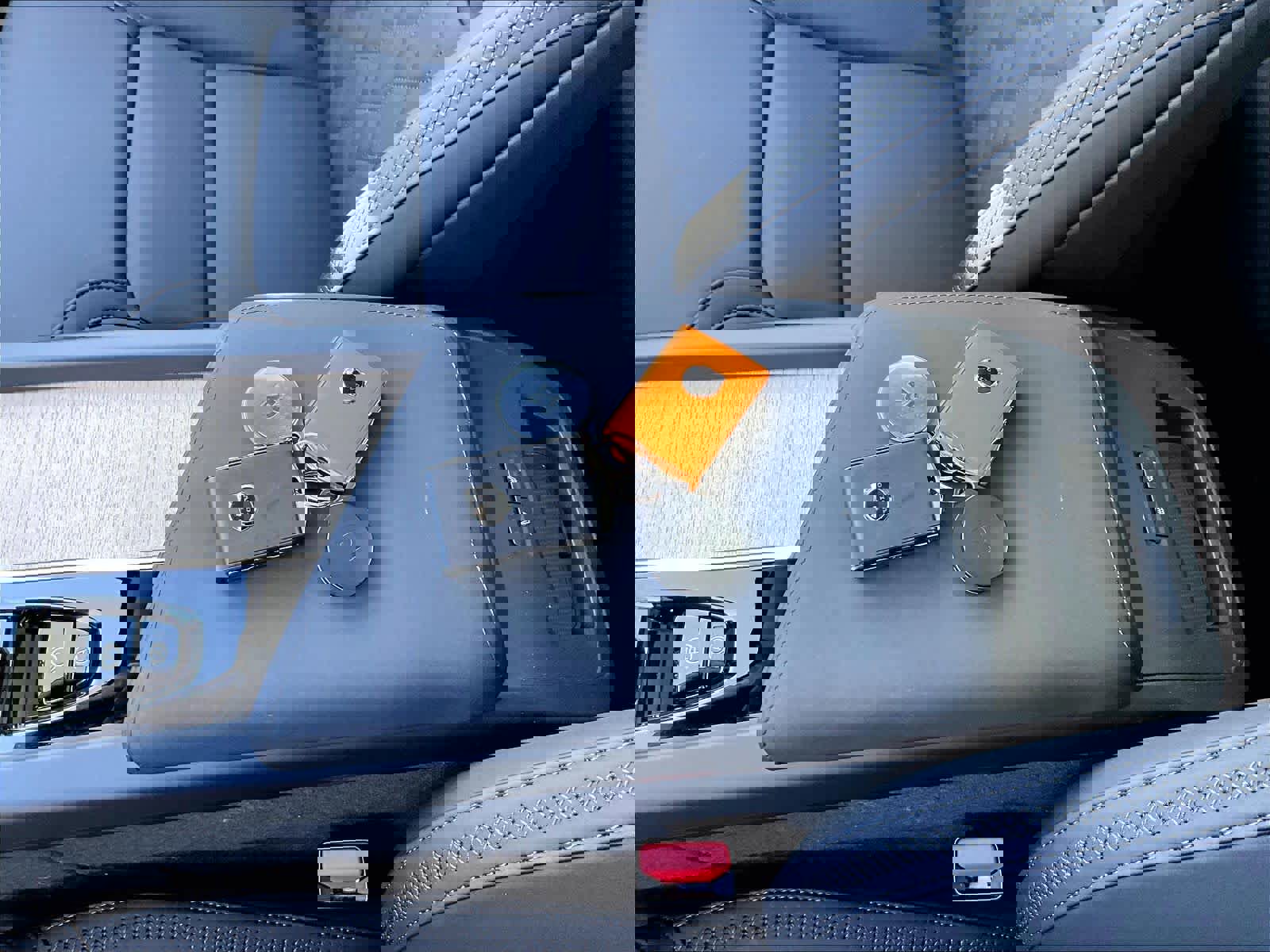 Used 2026 Volvo XC60 T8 Plus w/ Climate Package image 14