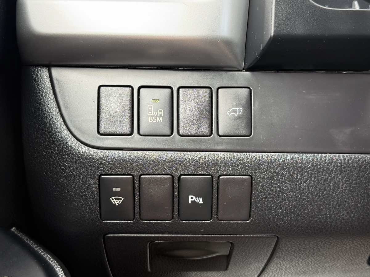 Used 2016 Toyota Highlander Limited AWD/4WD image 22