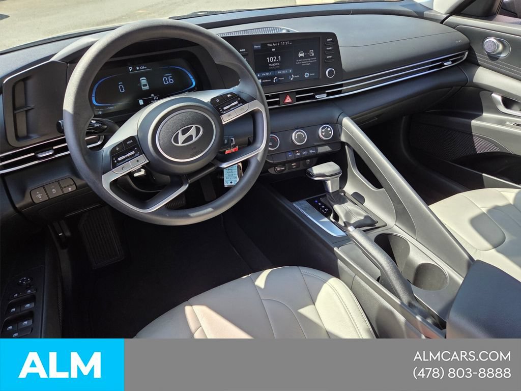 Used 2024 Hyundai Elantra SE FWD image 9