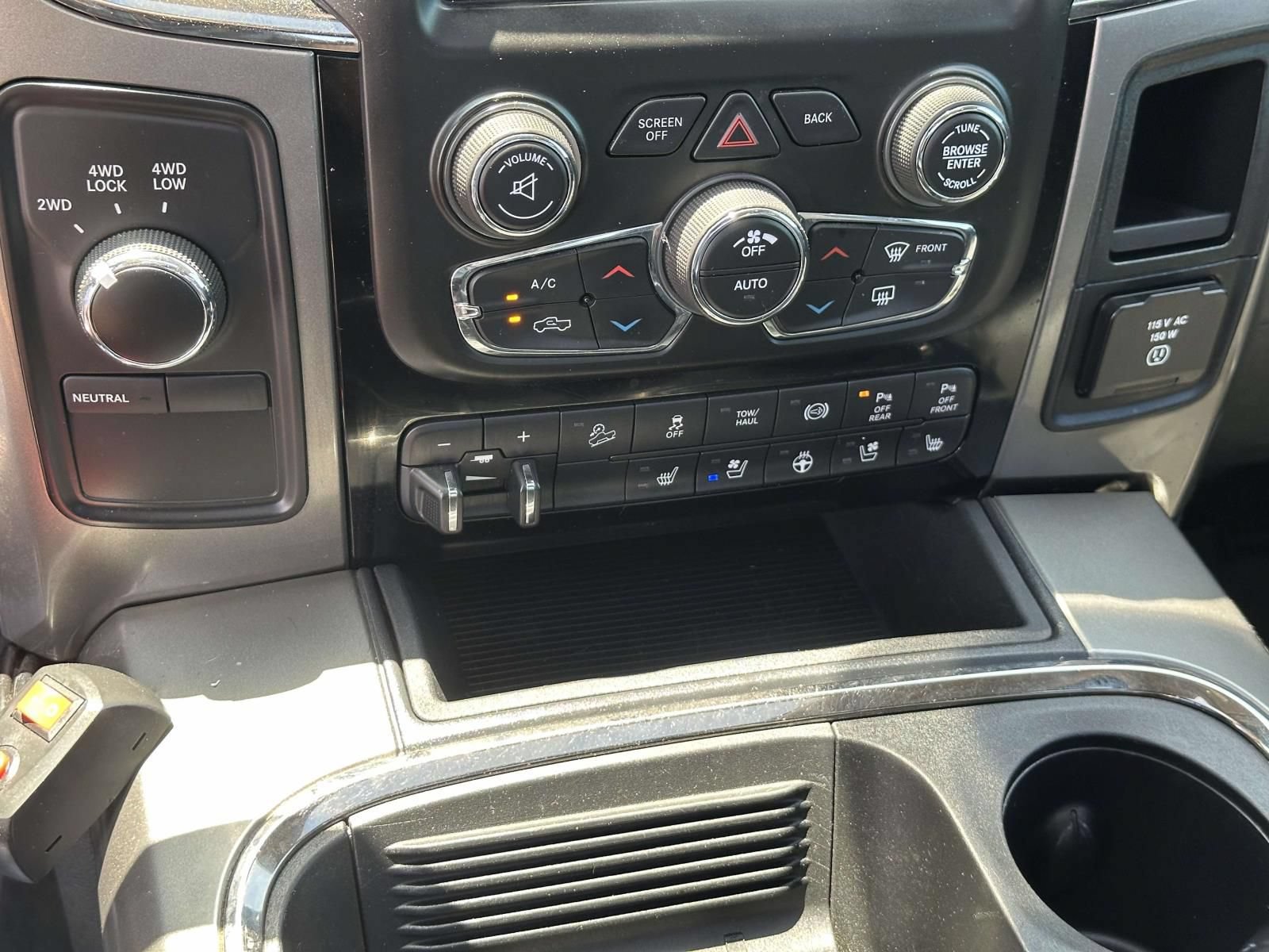 Used 2018 RAM 2500 Laramie w/ Sport Appearance Group AWD/4WD image 12