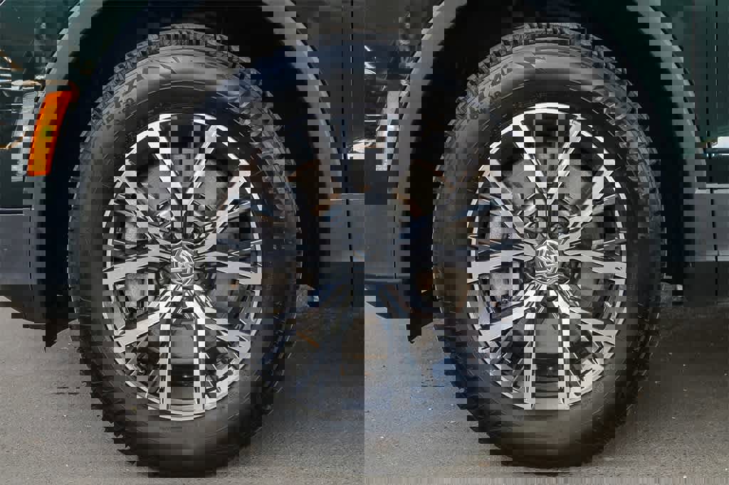 Used 2019 Volkswagen Tiguan SE w/ Panoramic Sunroof Package image 11