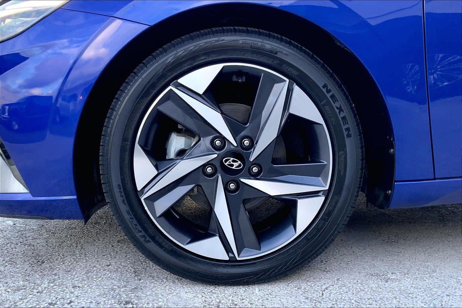 Used 2023 Hyundai Elantra Limited FWD image 8