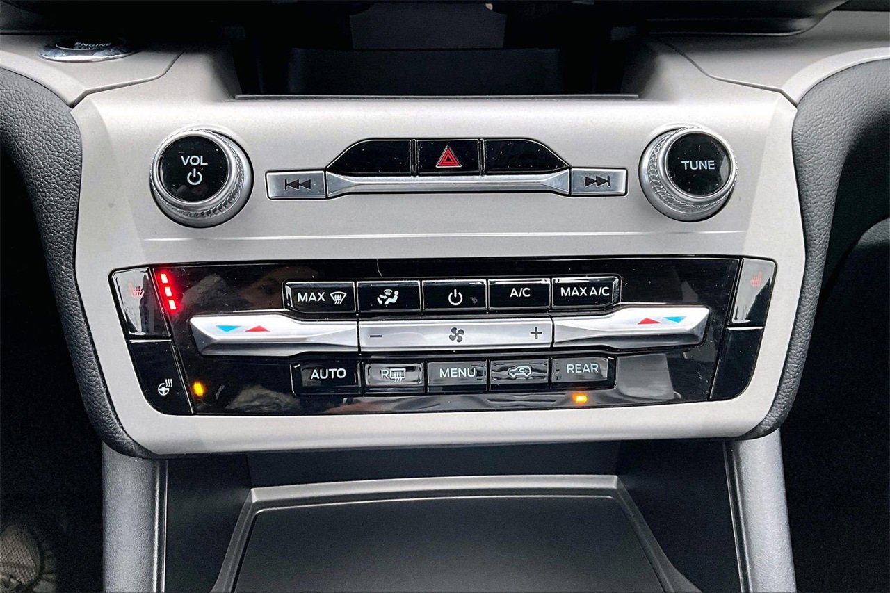 Used 2023 Ford Explorer XLT w/ Equipment Group 202A image 16