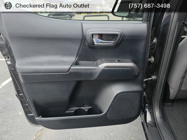 Used 2016 Toyota Tacoma TRD Sport image 38