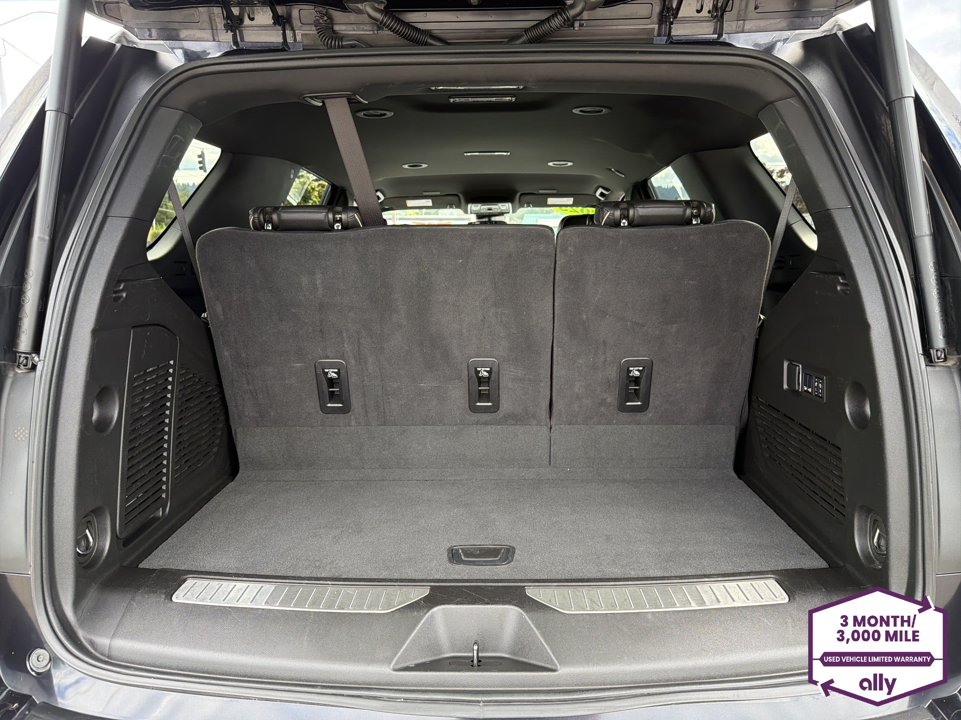 Used 2025 Chevrolet Tahoe Premier AWD/4WD image 5