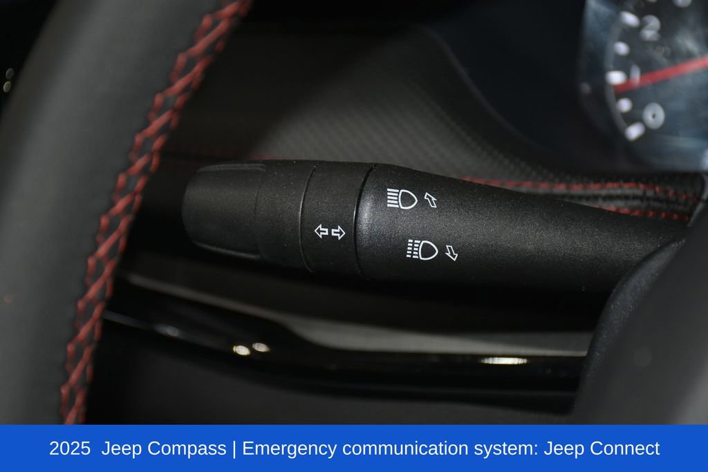 Used 2025 Jeep Compass Trailhawk AWD/4WD image 10