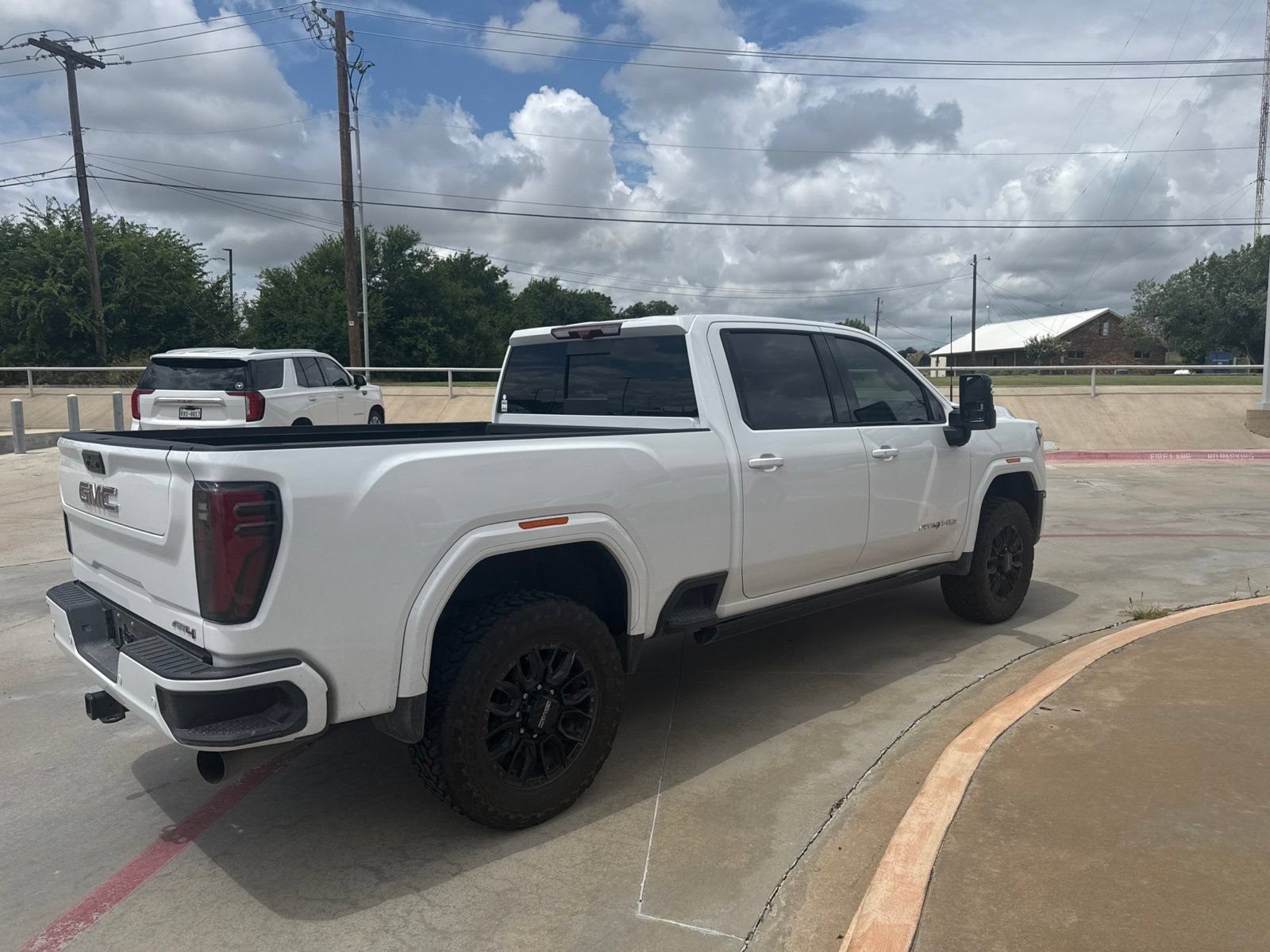 Used 2024 GMC Sierra 2500 AT4 w/ AT4 Premium Plus Package AWD/4WD image 5