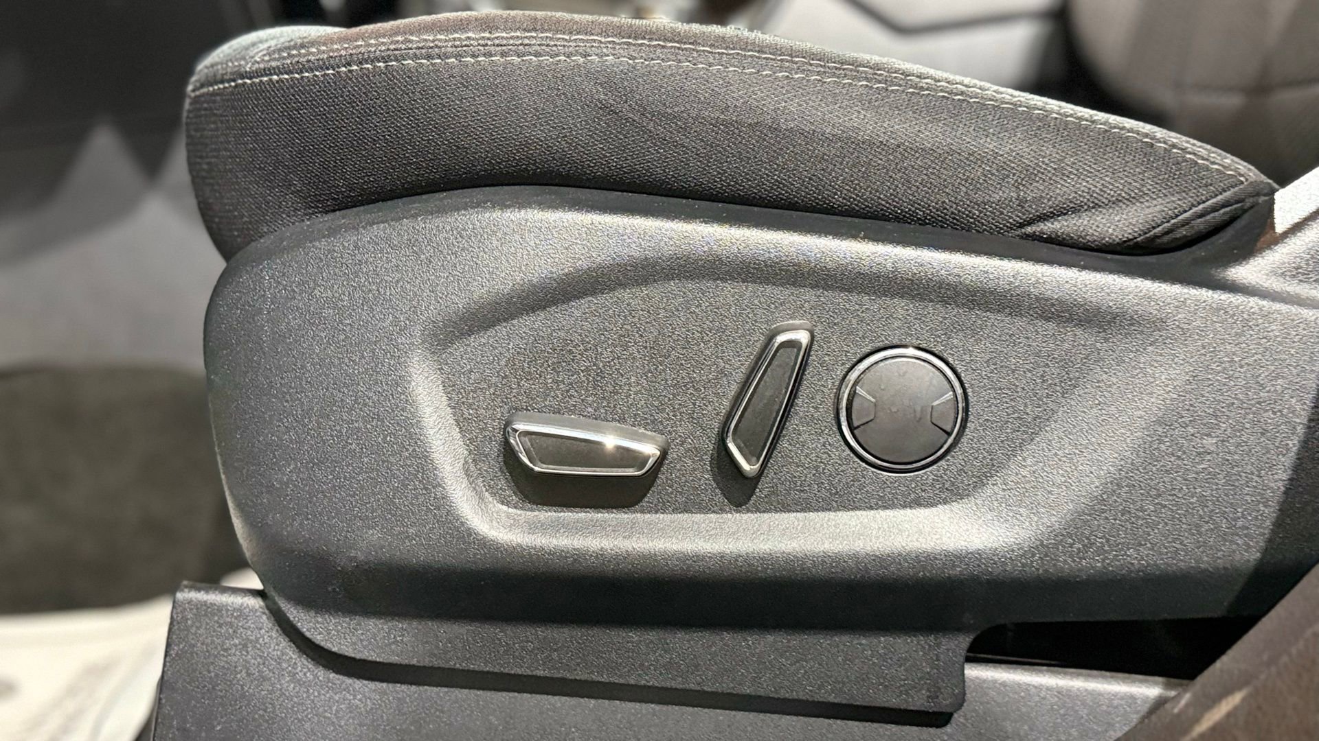 Used 2018 Ford Explorer XLT w/ Equipment Group 201A image 45