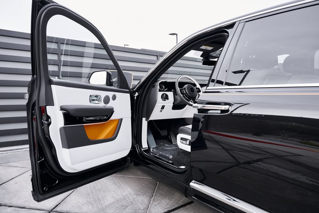 Used 2026 Rolls-Royce Cullinan AWD/4WD image 35