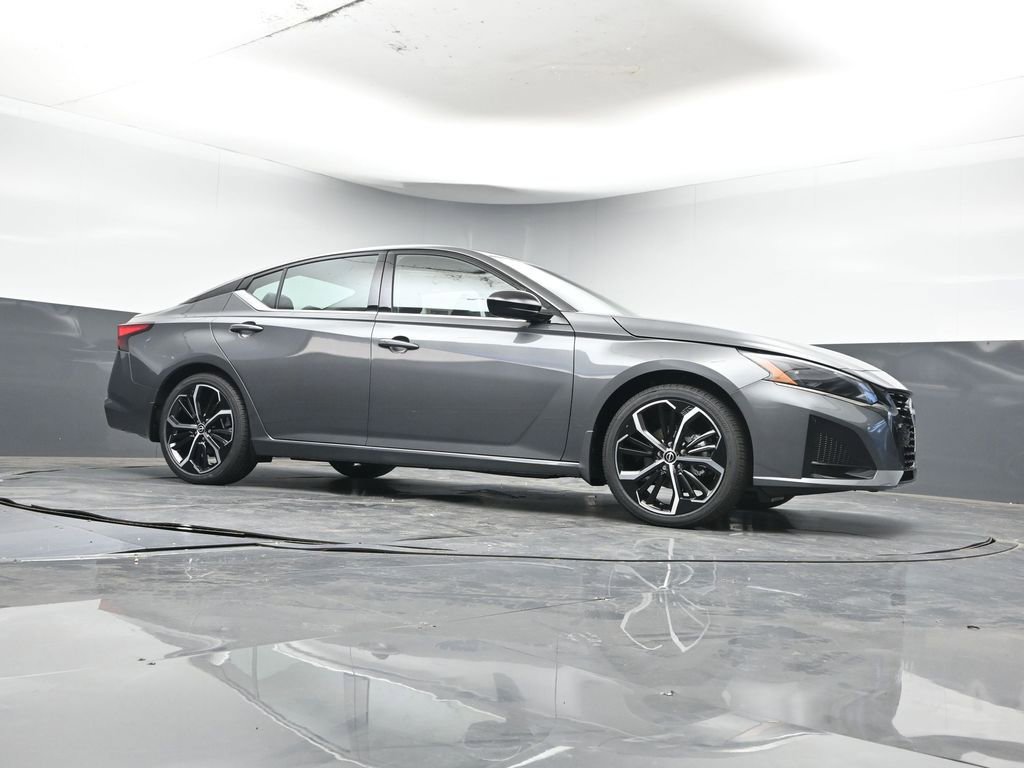 New 2025 Nissan Altima 2.5 SR image 32