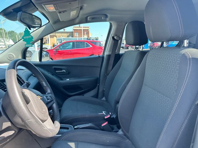 Used 2020 Chevrolet Trax LS w/ Tint and Cruise Package AWD/4WD image 11