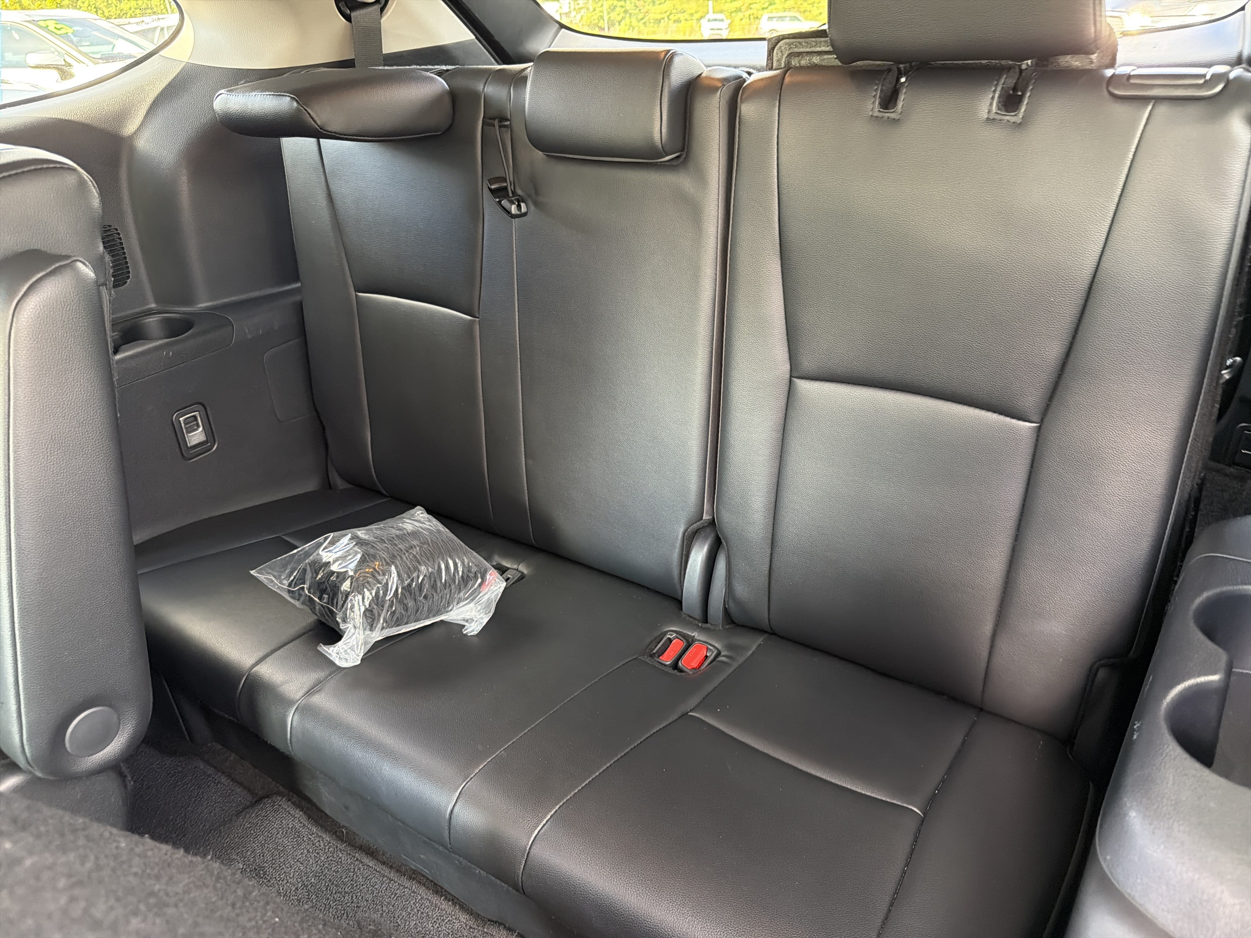 Certified 2025 Toyota Highlander XLE FWD image 32