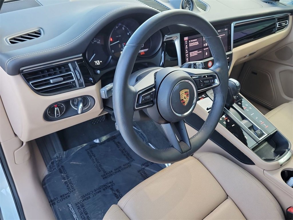 Used 2024 Porsche Macan image 25
