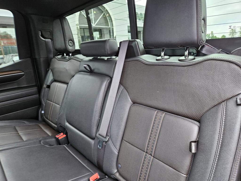 Used 2024 Chevrolet Silverado 1500 High Country w/ Technology Package AWD/4WD image 15