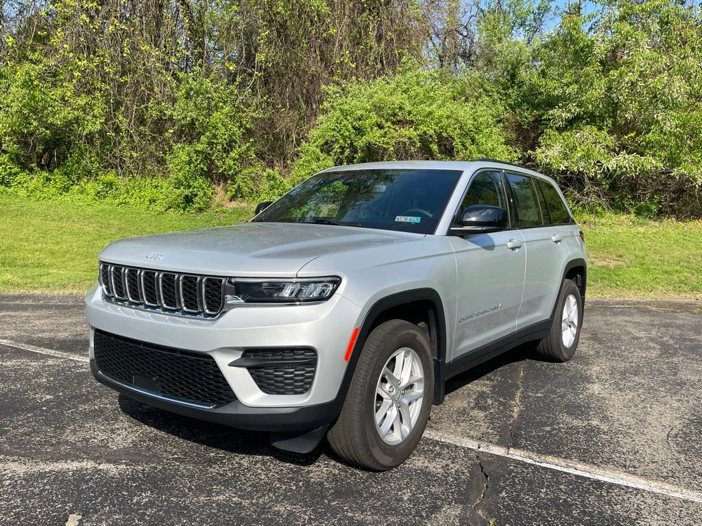Used 2024 Jeep Grand Cherokee Laredo X w/ Luxury Tech Group I AWD/4WD image 7