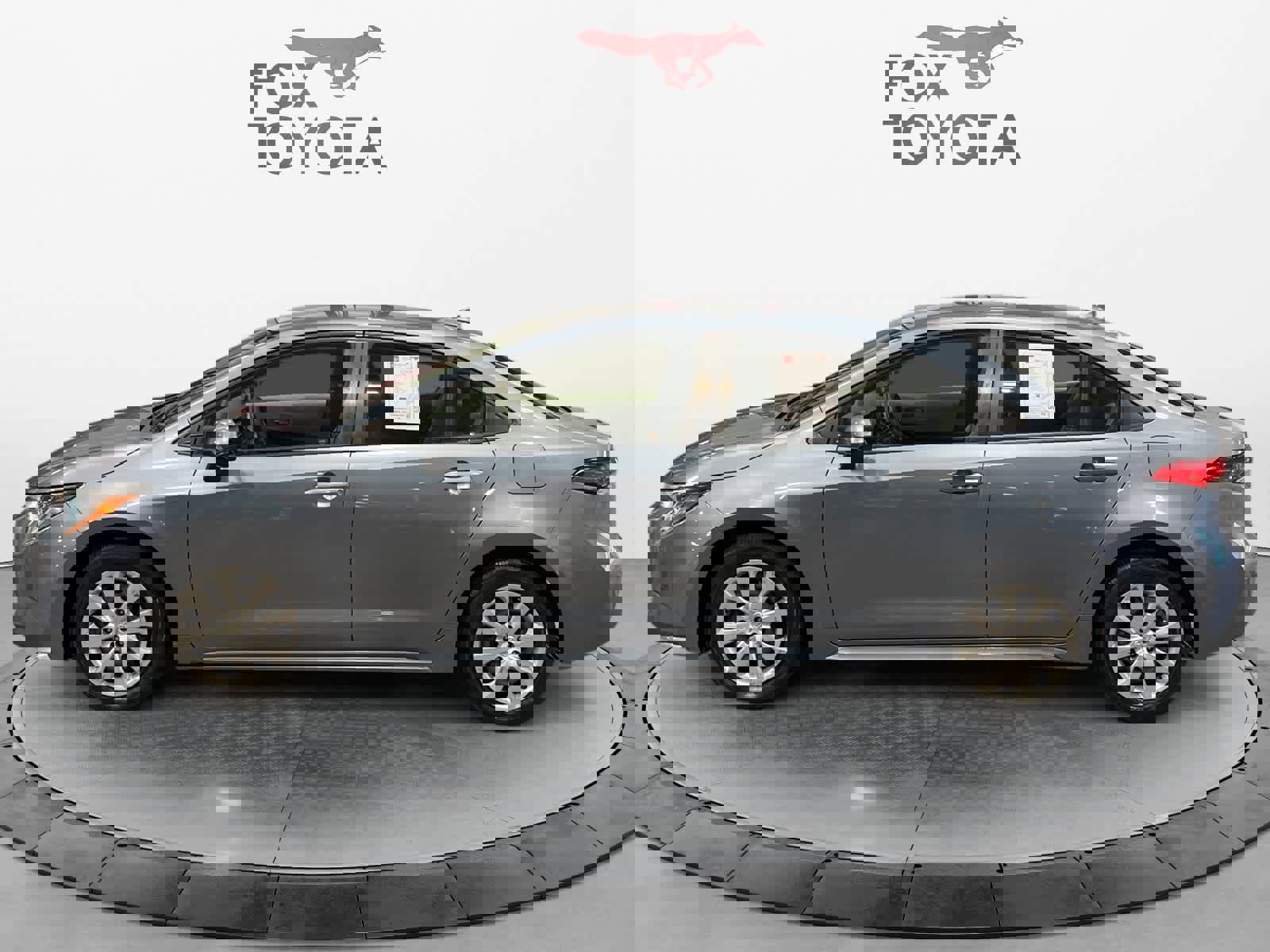 Used 2020 Toyota Corolla LE image 3