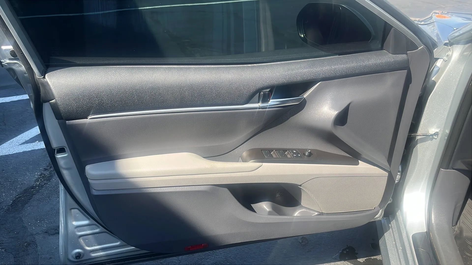 Used 2022 Toyota Camry LE w/ Cold Weather Package image 10