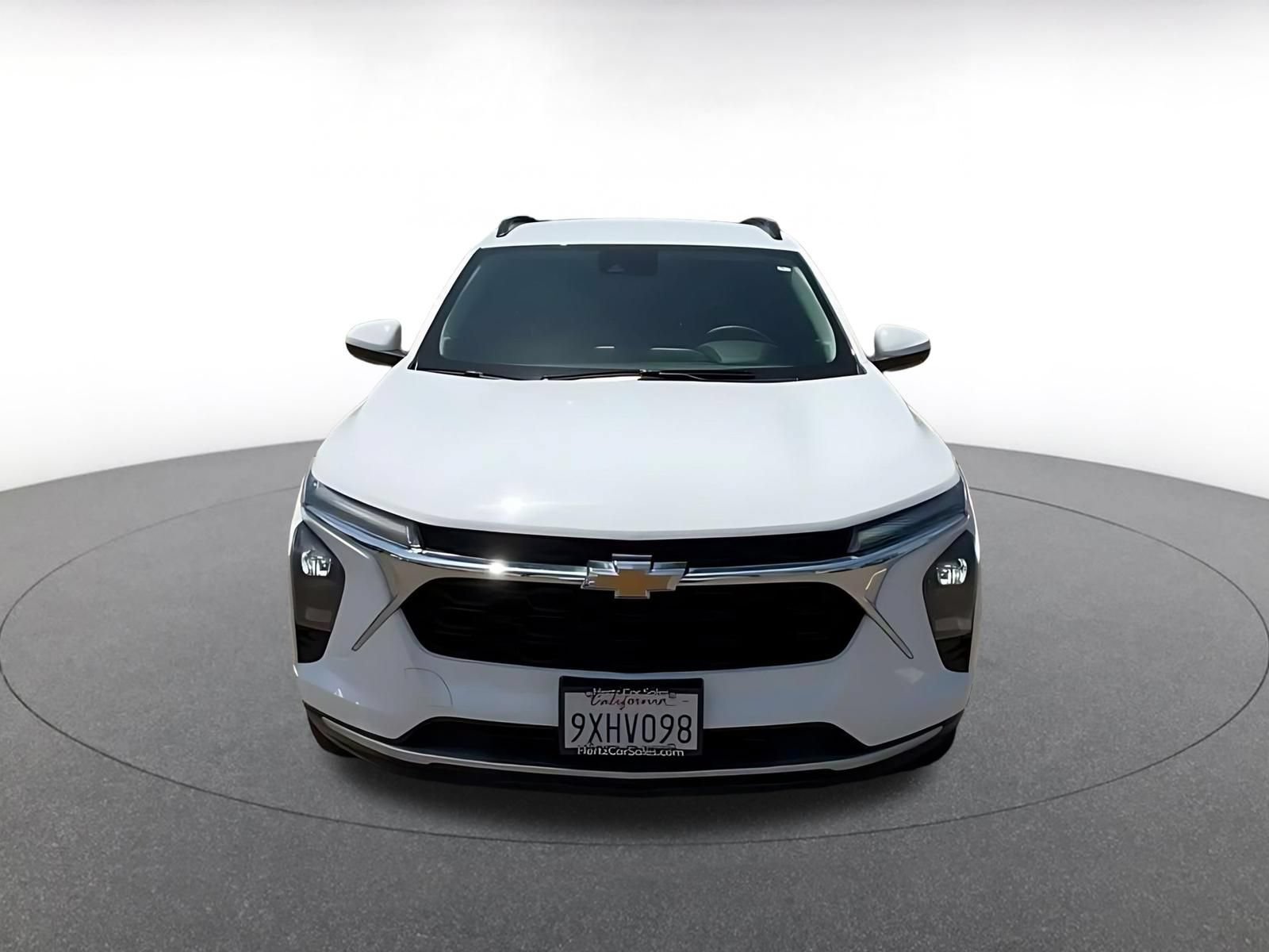 Used 2025 Chevrolet Trax LT FWD image 4