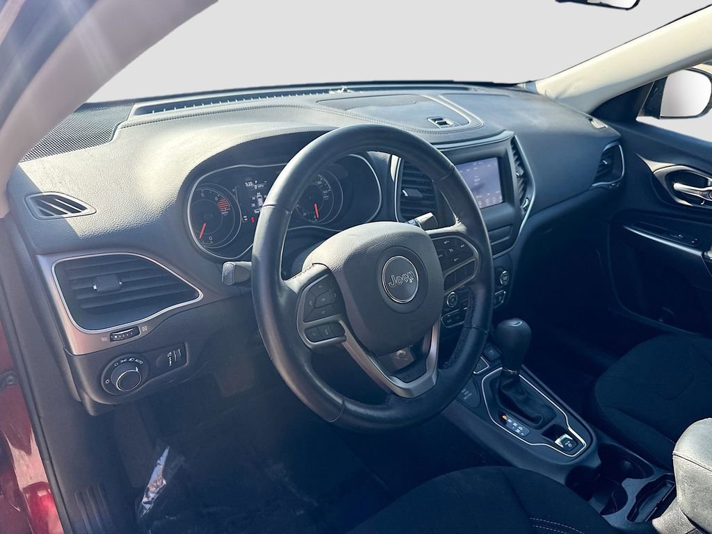 Used 2020 Jeep Cherokee Latitude w/ Cold Weather Group AWD/4WD image 9