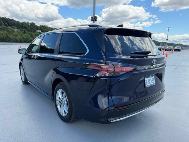 Certified 2024 Toyota Sienna Limited FWD image 9