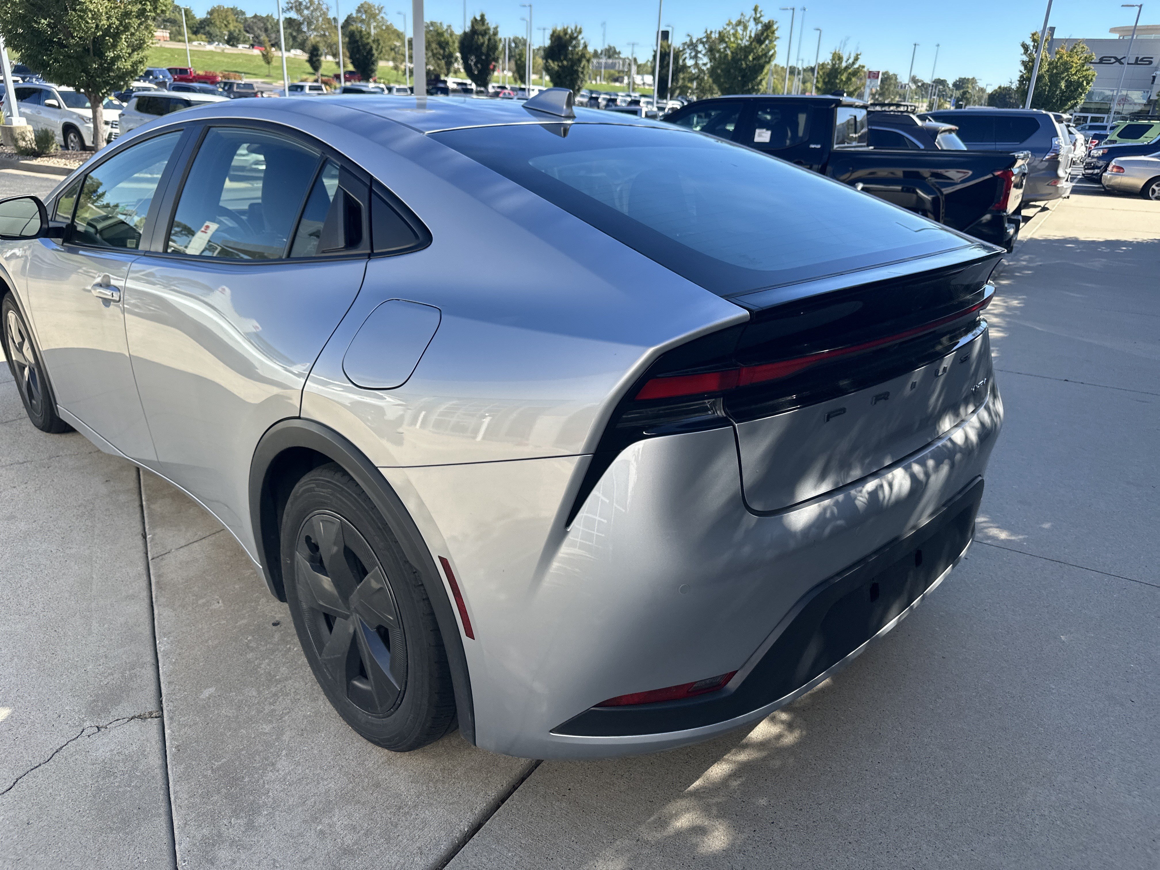 Used 2025 Toyota Prius LE FWD image 7