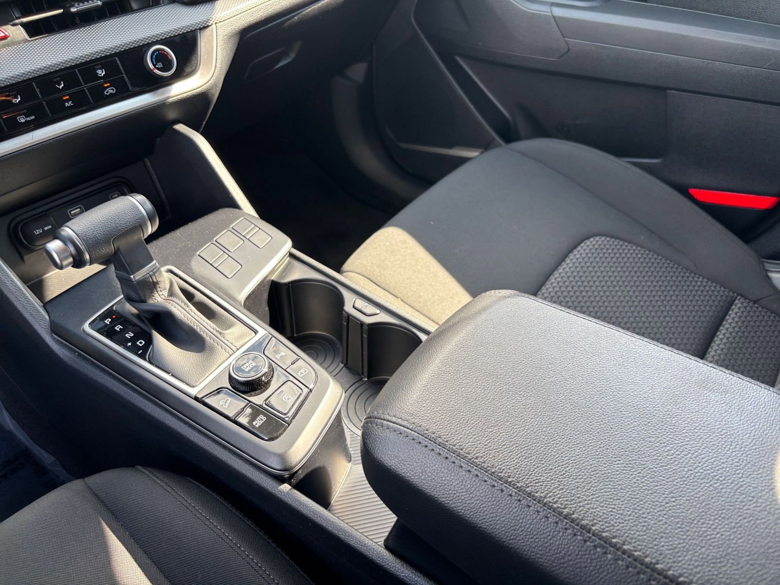 Used 2025 Kia Sportage LX image 40