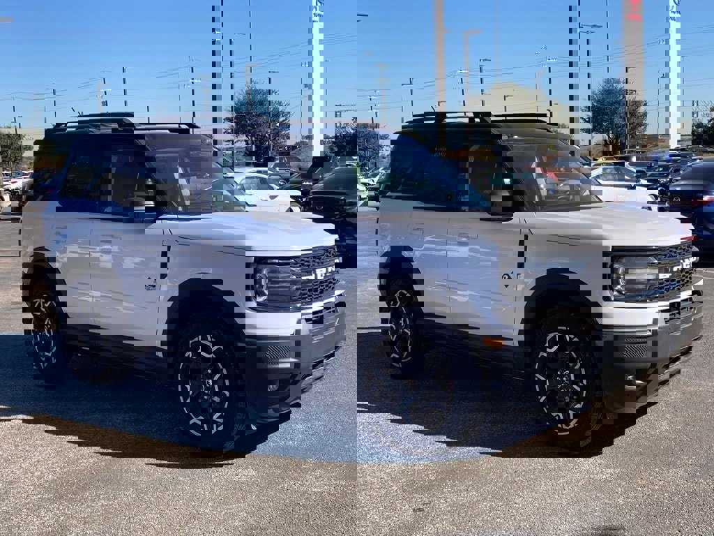 Used 2025 Ford Bronco Sport Outer Banks image 3