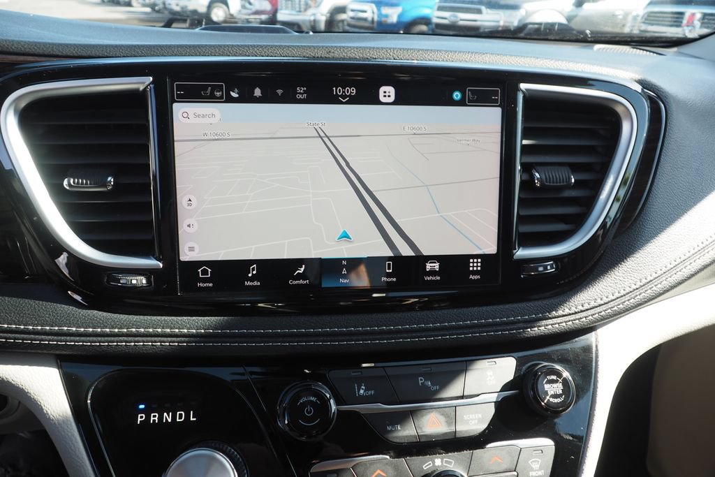 Used 2023 Chrysler Pacifica Limited FWD image 25