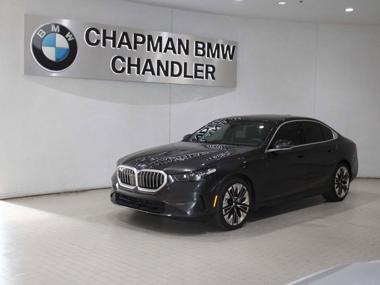 Certified 2025 BMW 530i image 1