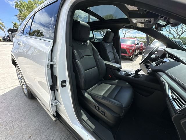 Certified 2022 Cadillac XT4 Premium Luxury w/ Enhanced Visibility Package image 32