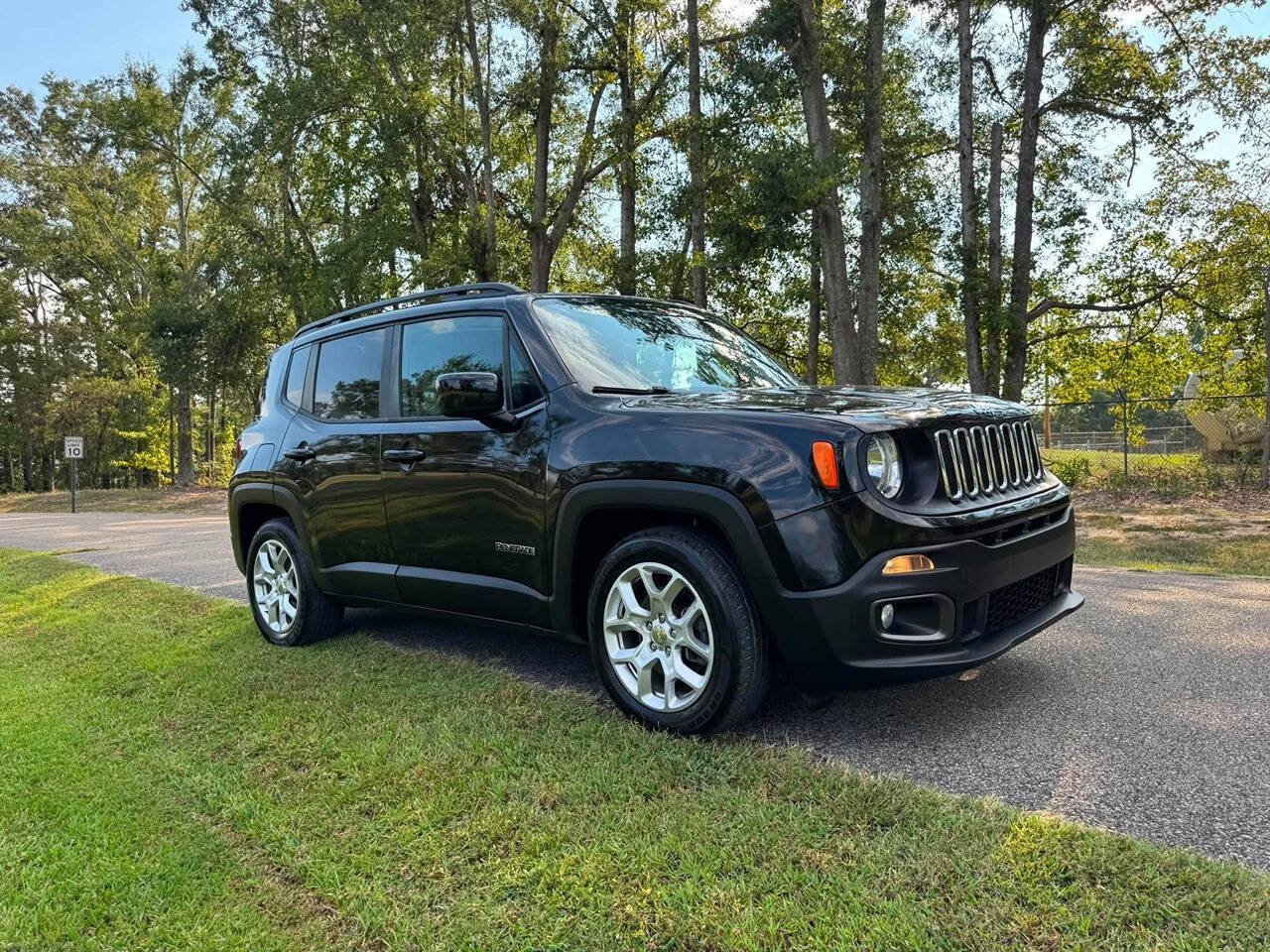Used 2018 Jeep Renegade Latitude FWD image 8