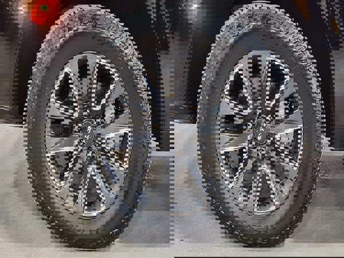 Used 2021 Chevrolet Suburban Z71 image 26