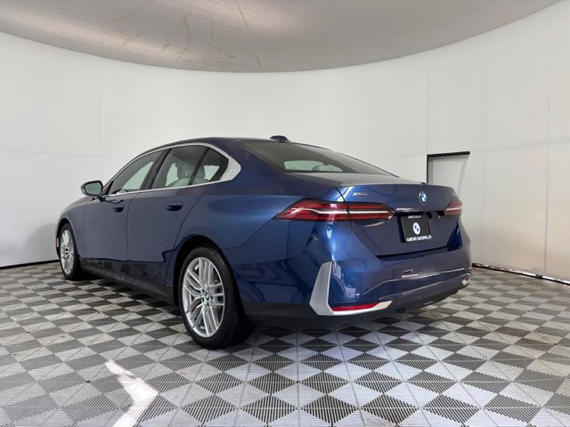 Used 2024 BMW 530i xDrive w/ Premium Package AWD/4WD image 5