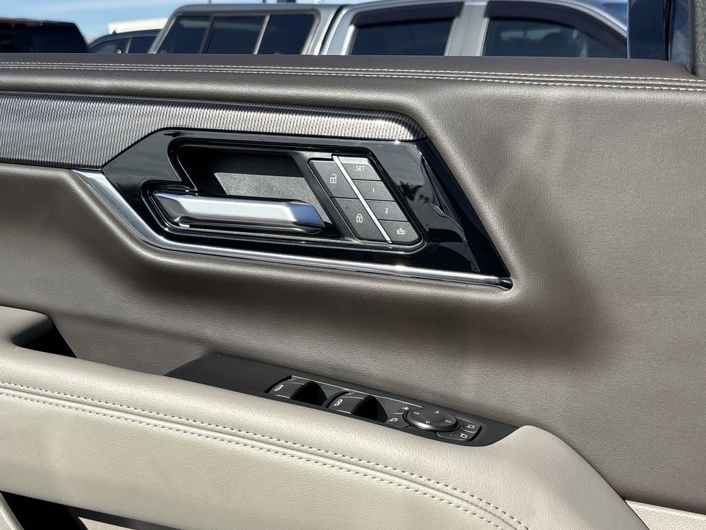 Used 2025 GMC Yukon Elevation image 23