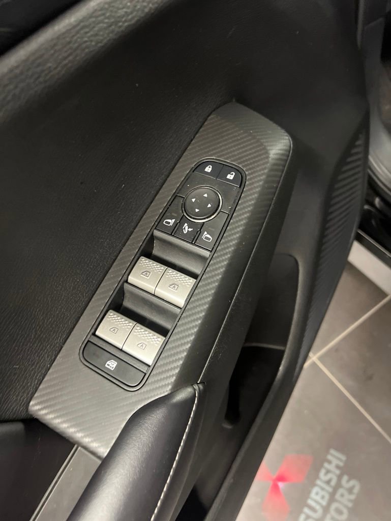 Used 2024 Mitsubishi Outlander SE AWD/4WD image 24