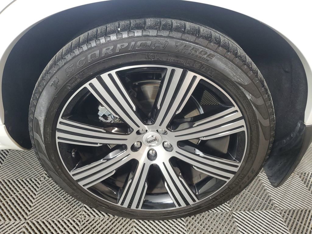 Used 2024 Volvo XC90 B6 Ultimate w/ Protection Package image 13