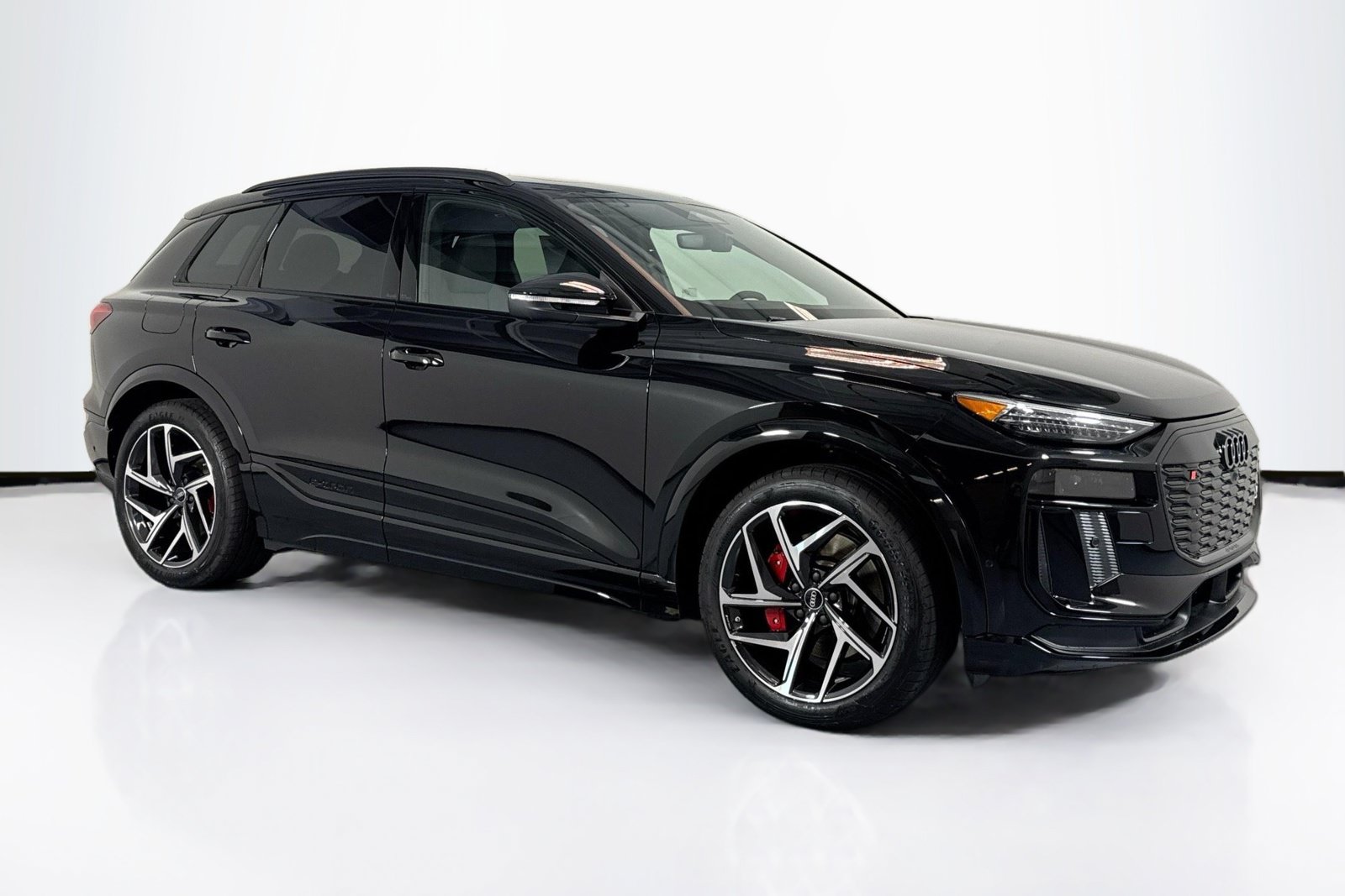 New 2027 Audi SQ6 e-tron Premium Plus AWD/4WD image 3