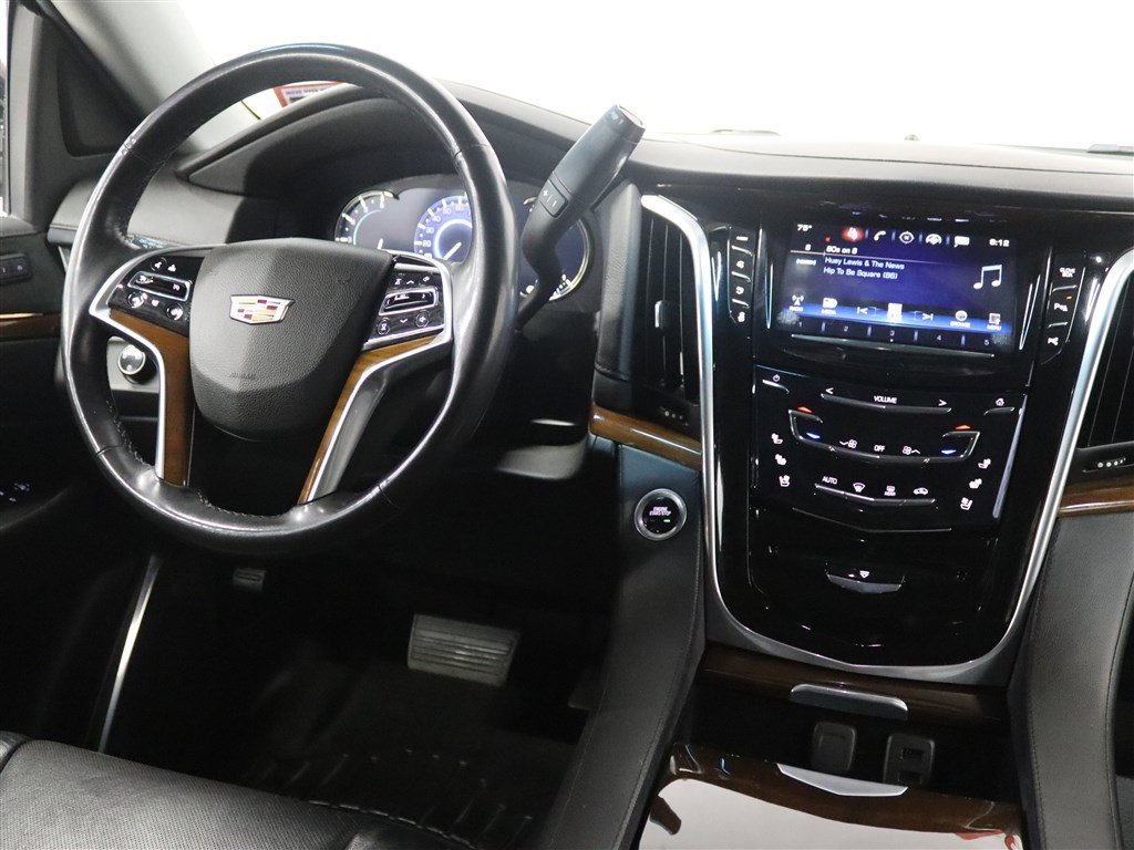 Used 2019 Cadillac Escalade ESV 4WD image 25