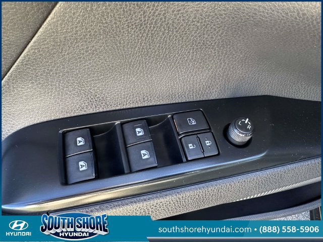 Used 2018 Toyota Camry SE w/ Audio Package FWD image 17