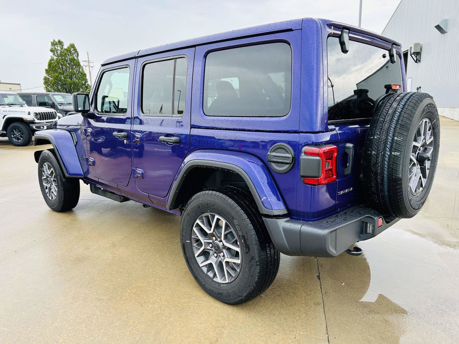 New 2026 Jeep Wrangler Unlimited Sahara w/ Technology Group AWD/4WD image 36