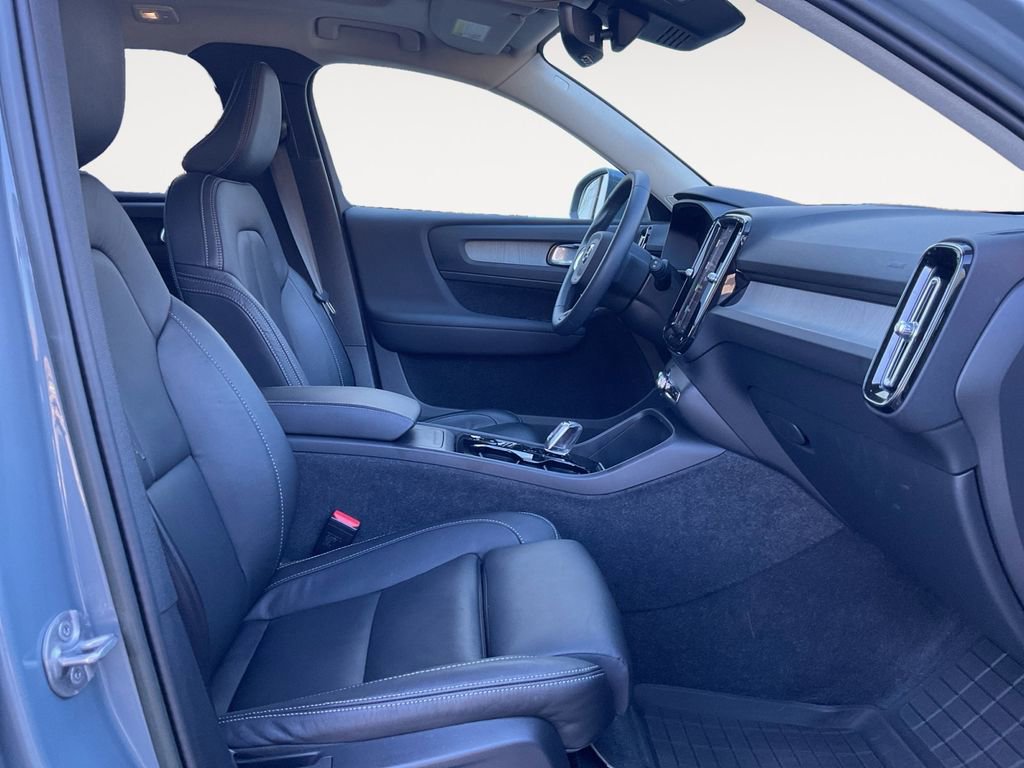 Certified 2023 Volvo XC40 B5 Ultimate w/ Protection Package Premier image 15