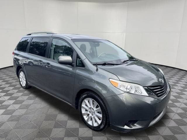 Used 2014 Toyota Sienna LE AWD/4WD image 7