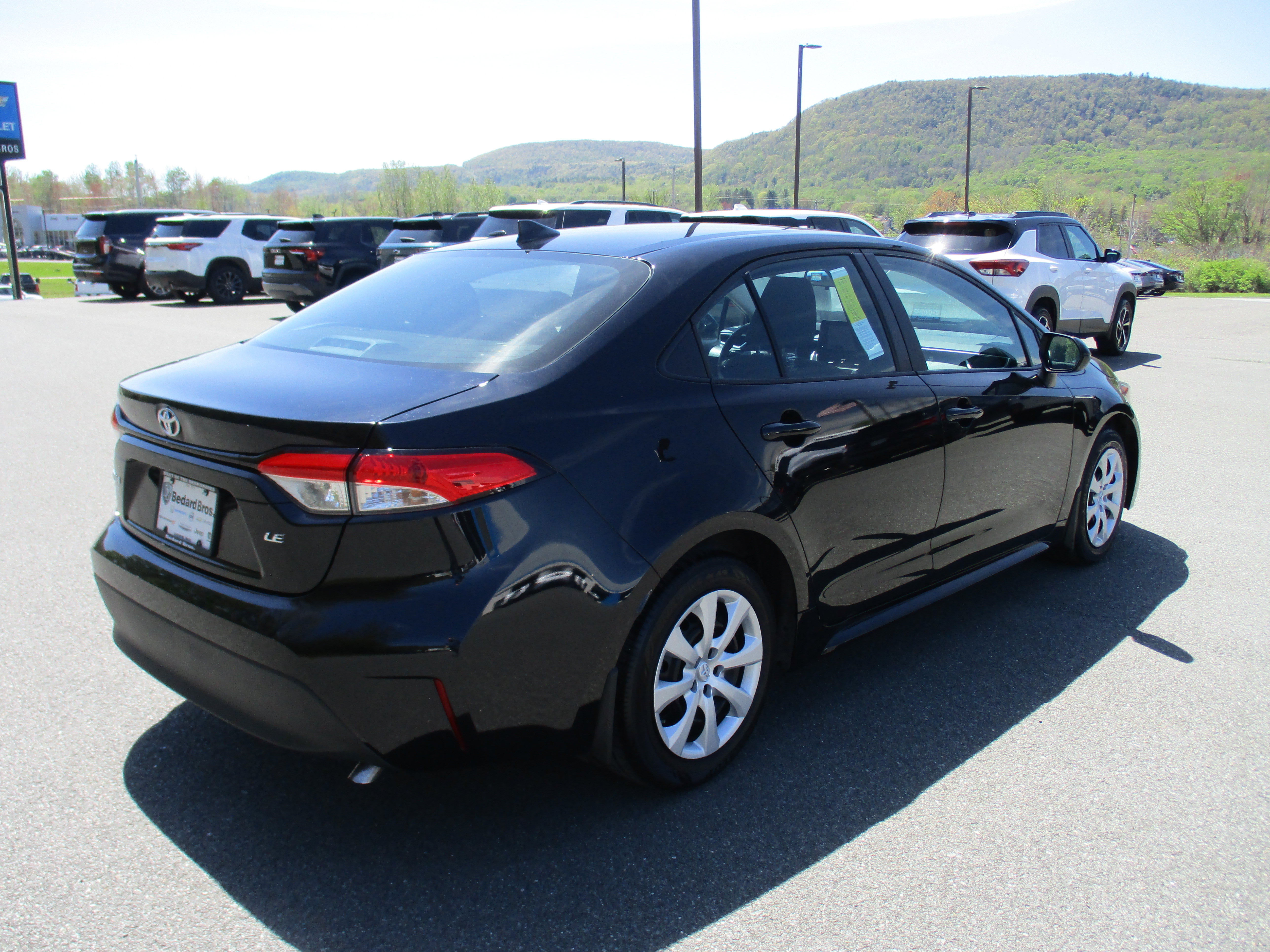 Used 2023 Toyota Corolla LE w/ Carpet Mat Package (TMS) FWD image 5