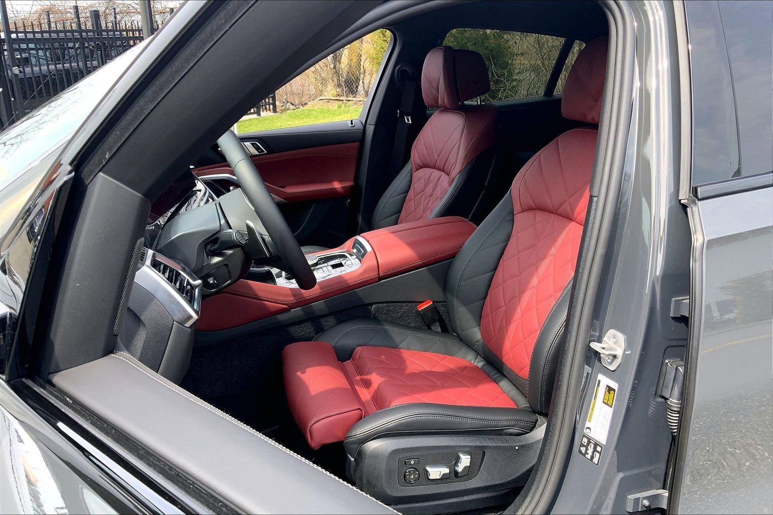 Used 2026 BMW X6 xDrive40i w/ Climate Comfort Package image 7