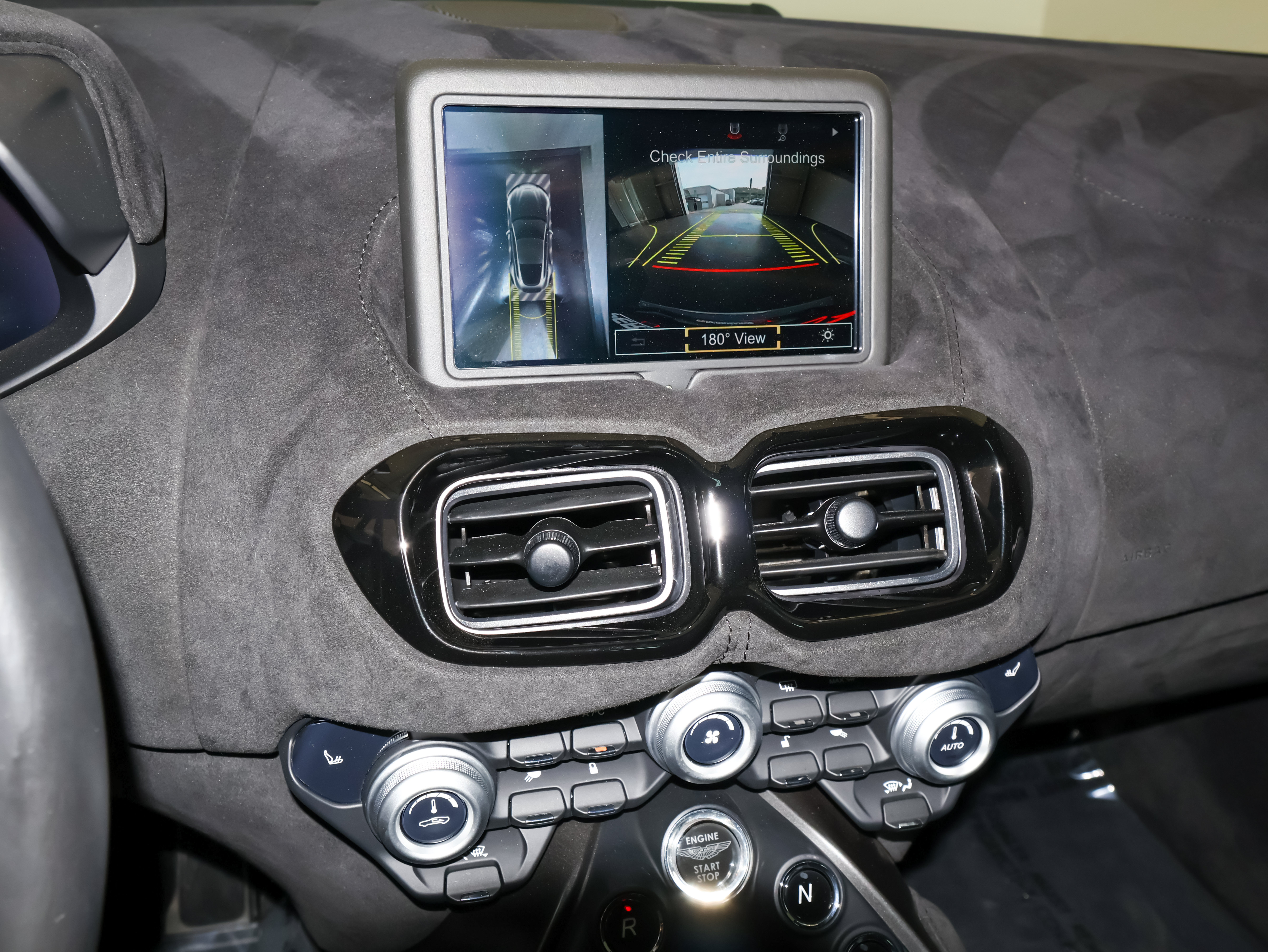 Used 2021 Aston Martin V8 Vantage Coupe RWD image 20