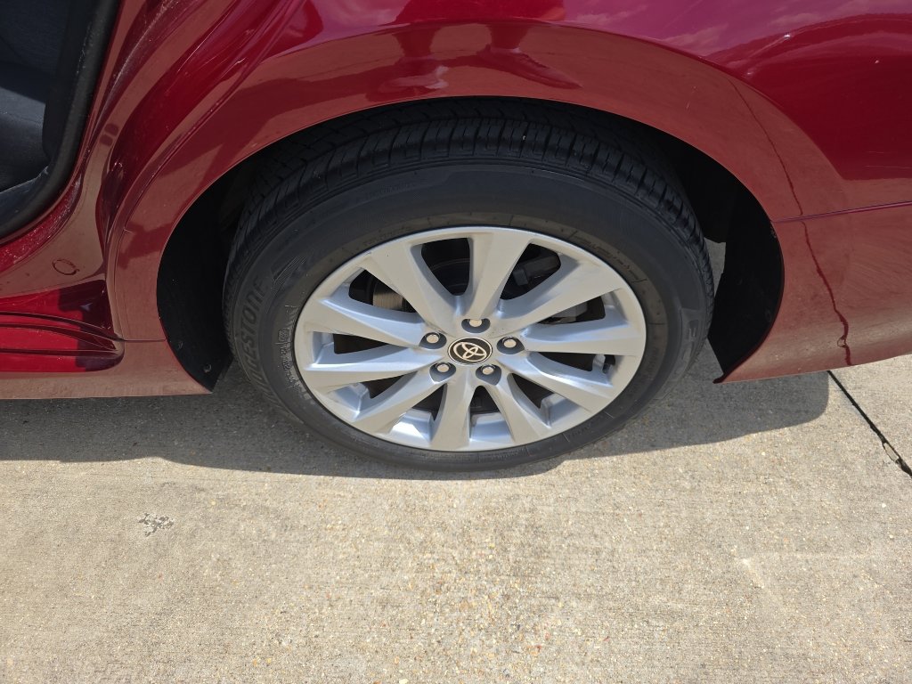 Used 2020 Toyota Camry LE image 13