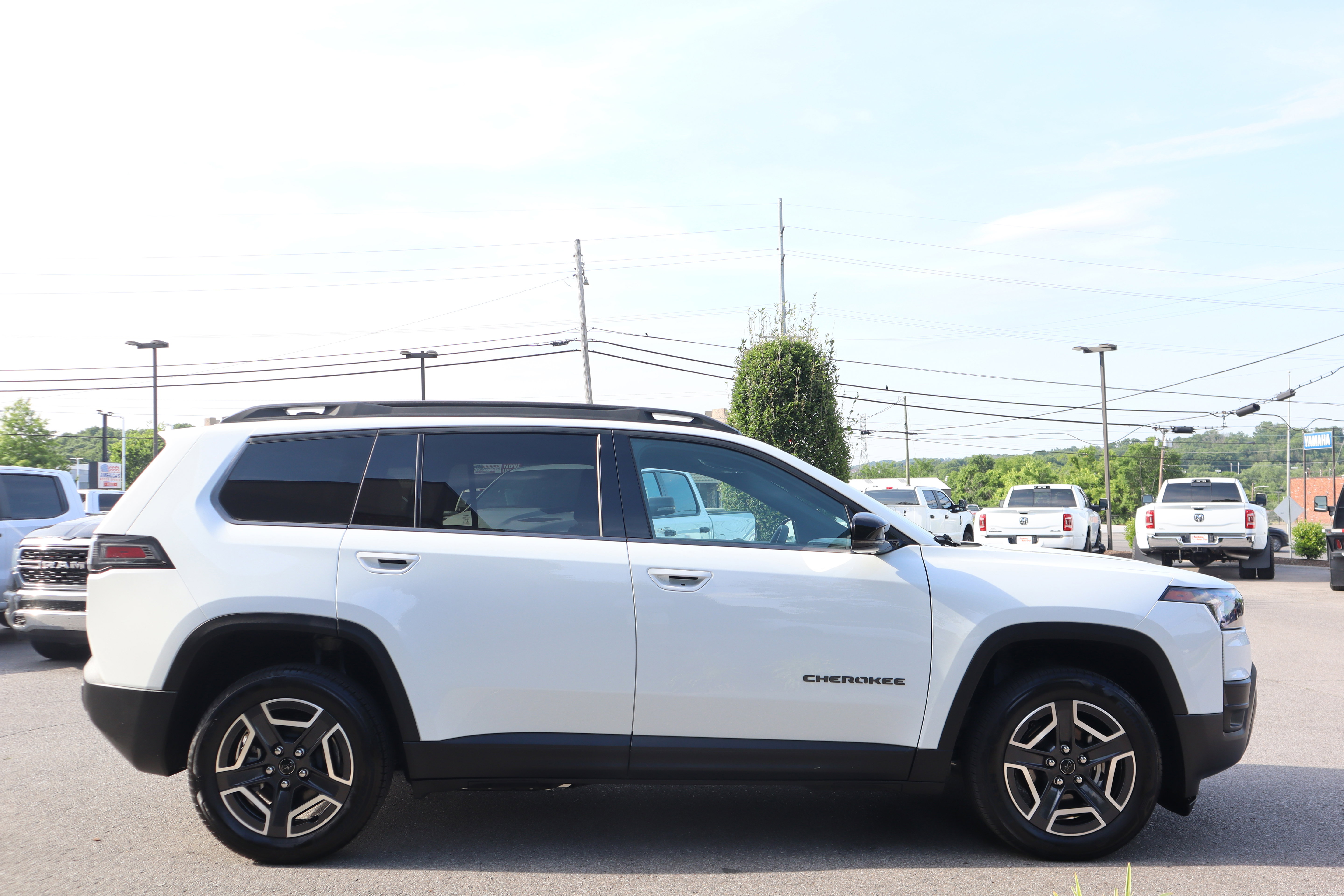 Used 2026 Jeep Cherokee Limited AWD/4WD image 6