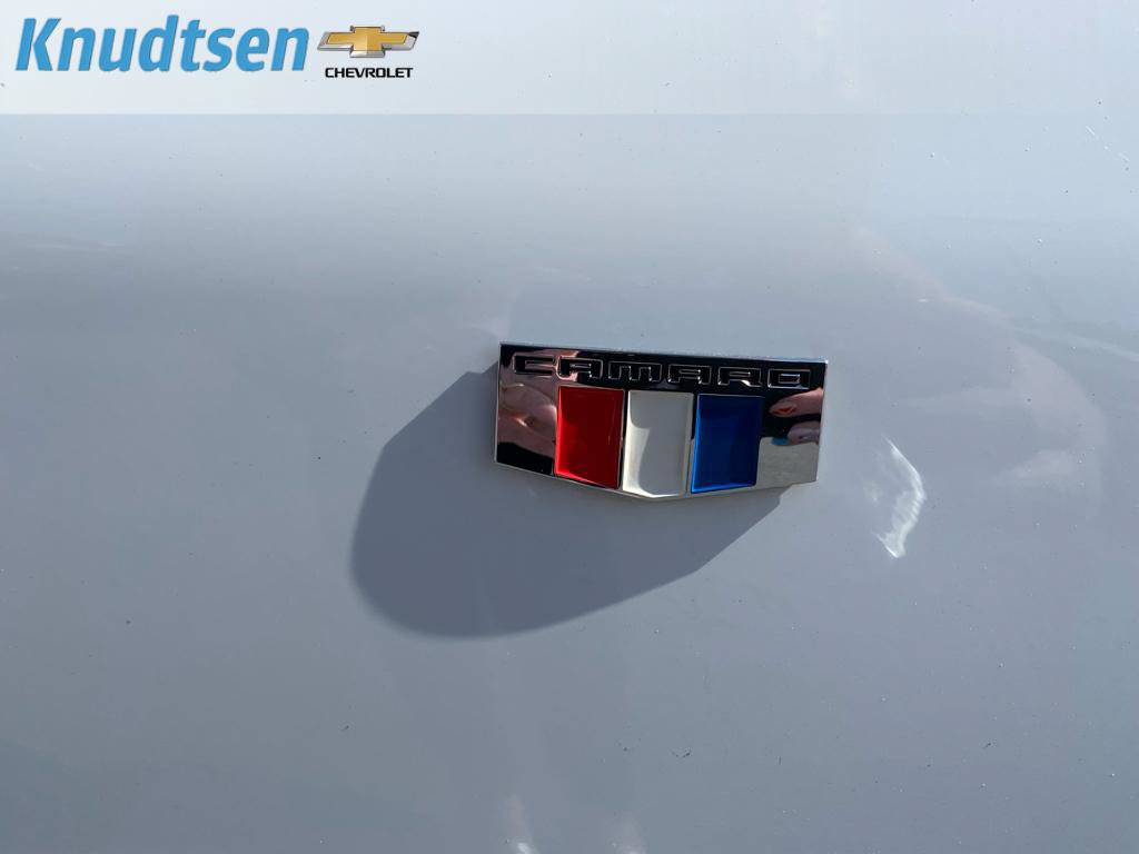 Used 2018 Chevrolet Camaro LT RWD image 9