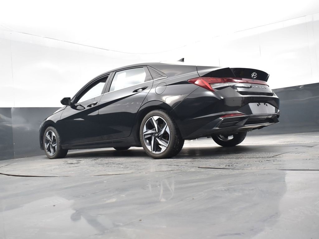 Used 2022 Hyundai Elantra Limited image 25